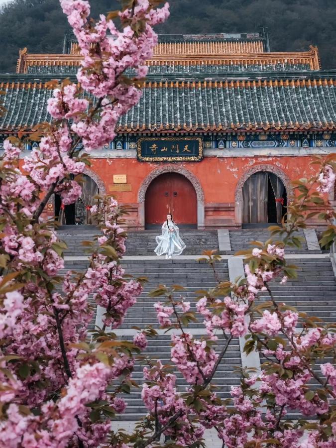 Zhangjiajie Hero Boutique Hotel Екстер'єр фото